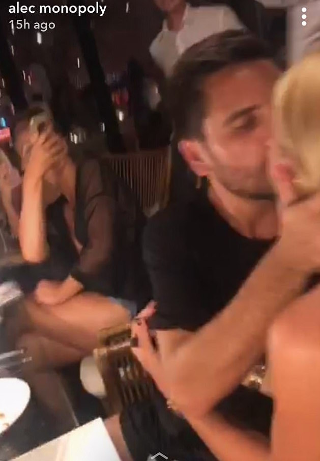 44AC830600000578-4915162-Keeping_close_Scott_Disick_34_and ...
