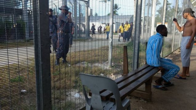 Police raid Manus Island detention centre