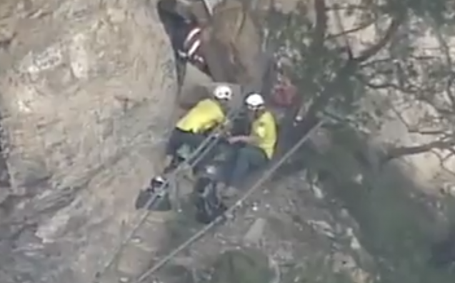 Dead, 2 Trapped After Rock Slide On Popular Blue Mountains Walking Trail
