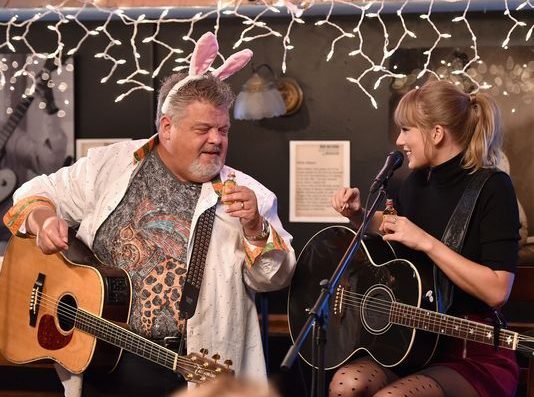 Taylor Swift Gives Surprise Performance at Nashville's Bluebird Café