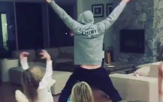 Chris Hemsworth and his kids rock out to Miley Cyrus' 'Wrecking Ball' Chris Hemsworth and his kids rock out to Miley Cyrus' 'Wrecking Ball'